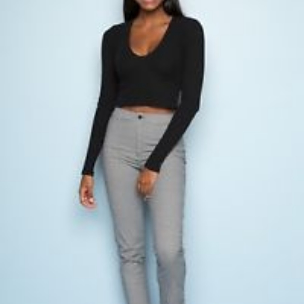 Brandy Melville Long Sleeve V Neck Crop Top